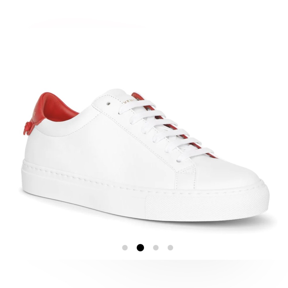 GIVENCHY Sneakers